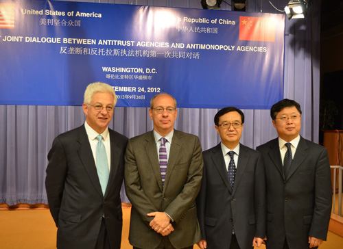  U.S. Justice Department Acting Assistant Attorney General Joseph Wayland, U.S. Federal Trade Commission Chairman Jon Leibowitz, China Ministry of Commerce (MOFCOM) Vice Minister Gao Hucheng, and China State Administration for Industry and Commerce (SAIC) Vice Minister Teng Jiacai.